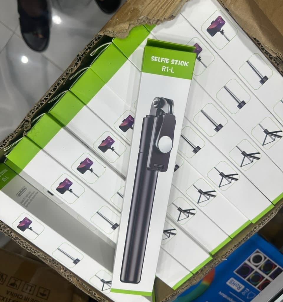R1-L Selfie Stick